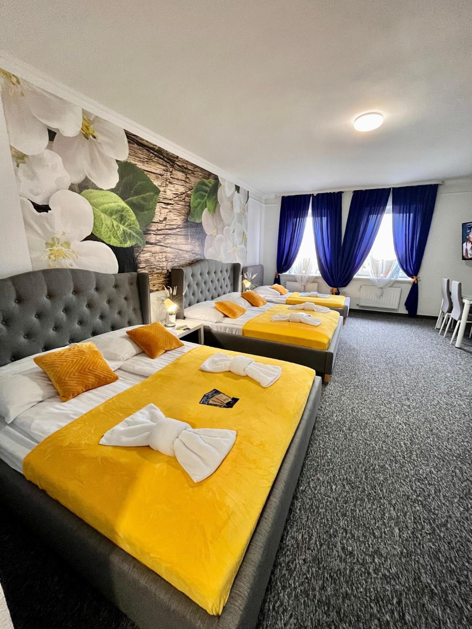 Great Polonia Swidnica City Center Bagian luar foto
