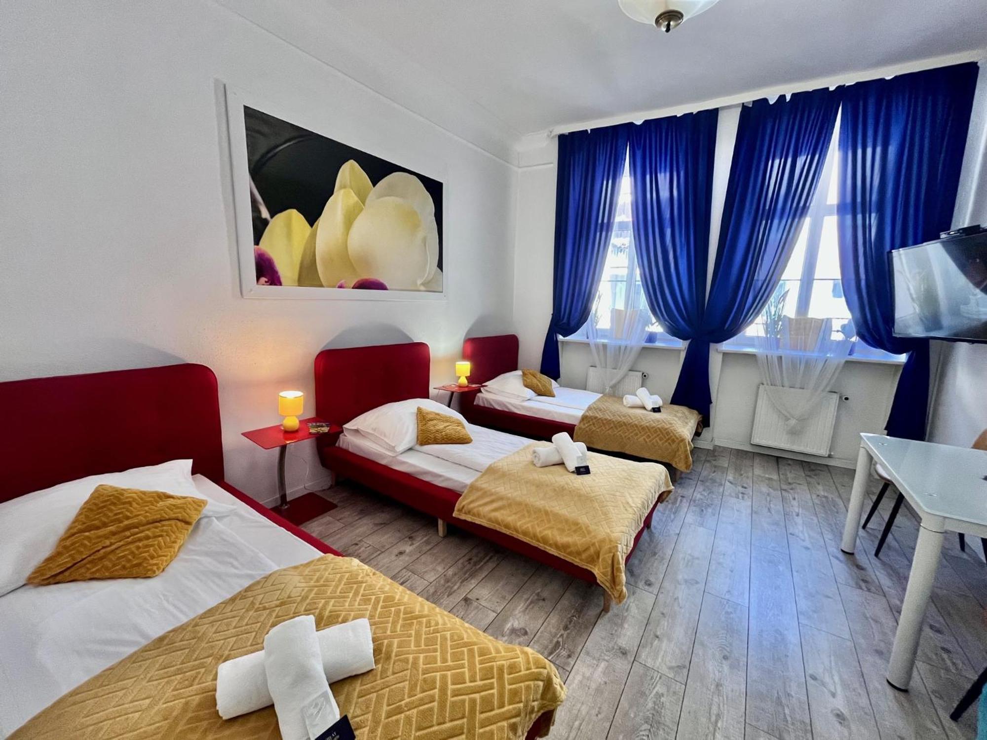 Great Polonia Swidnica City Center Bagian luar foto