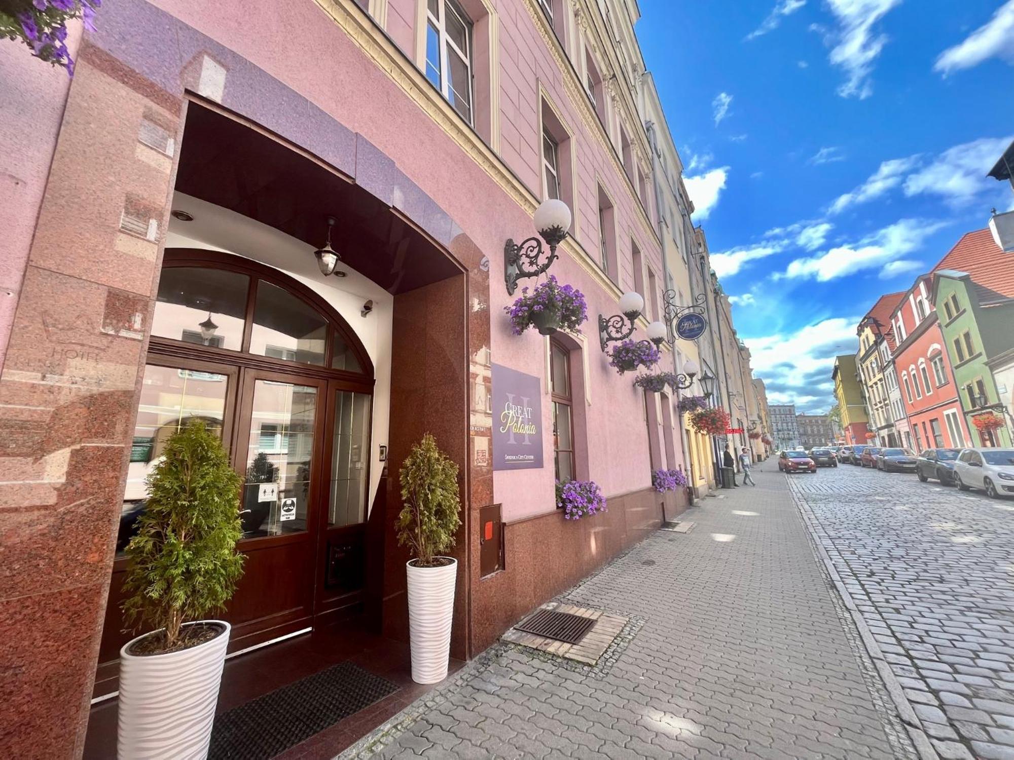 Great Polonia Swidnica City Center Bagian luar foto