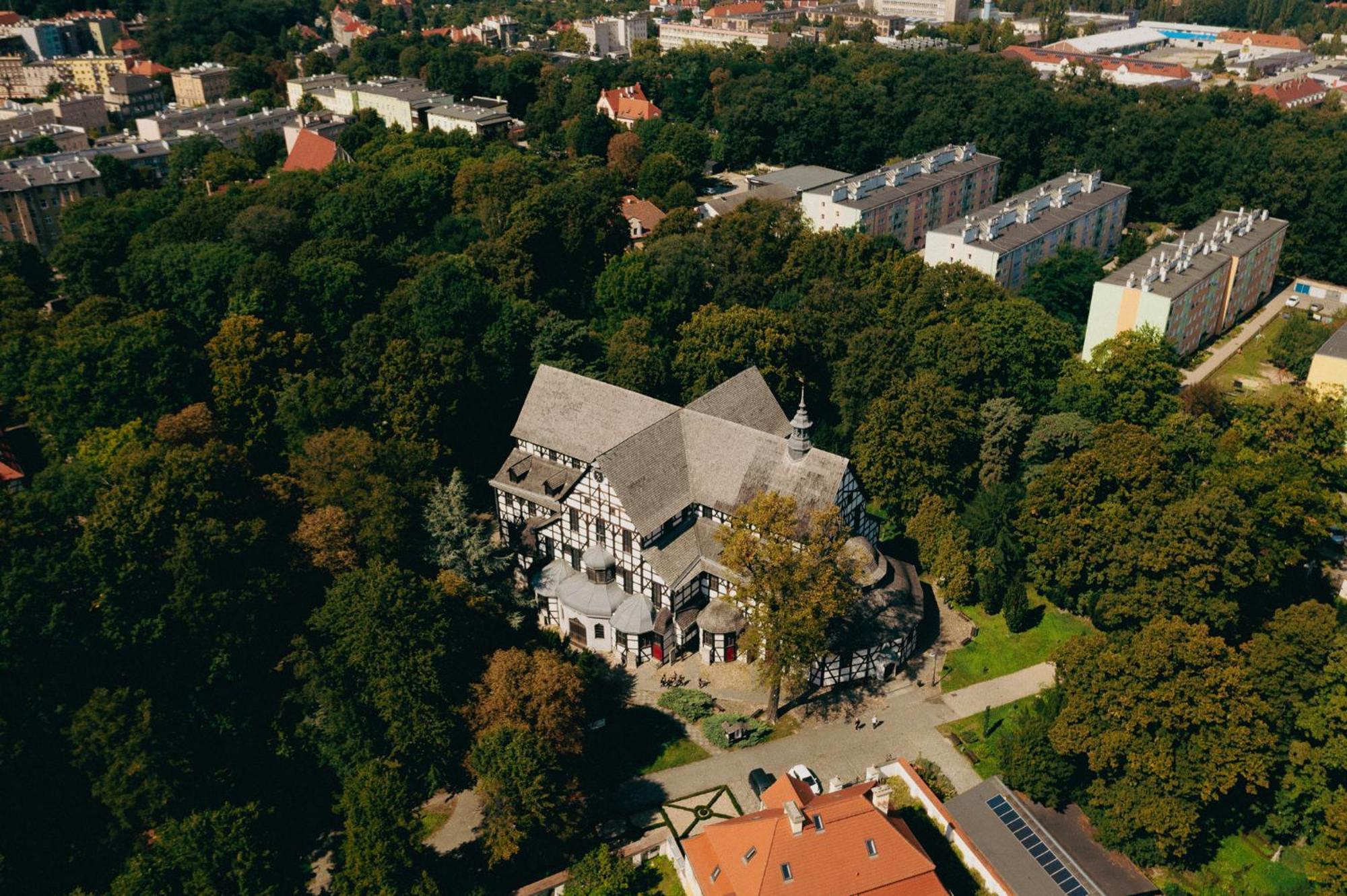 Great Polonia Swidnica City Center Bagian luar foto